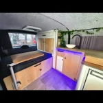 Salon et cuisine du Volkswagen T6 aménagé