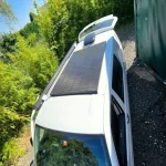 Panneau solaire installé sur le toit du Volkswagen T6